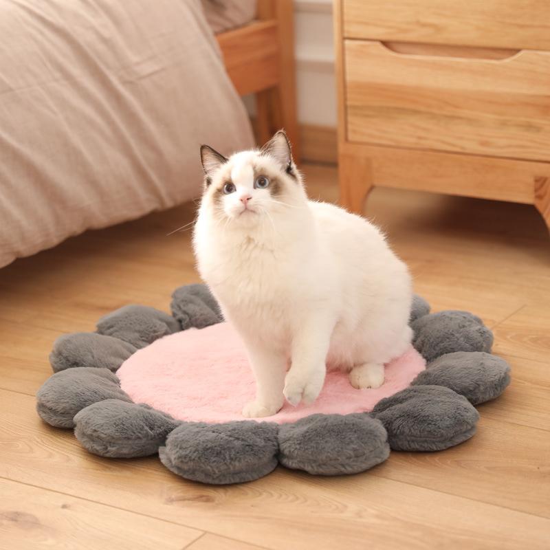 Изображение товара: Мягкое плюшевое одеяло для домашних животных в форме цветка, коврик для кошек, подушка для кровати, удобный коврик для собак