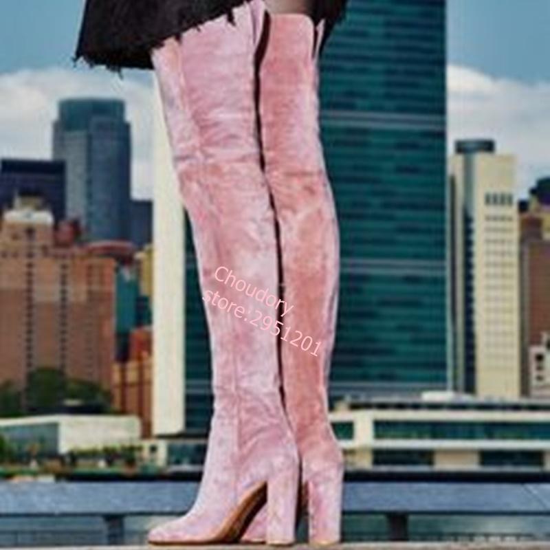 Изображение товара: Женские замшевые сапоги выше колена, зимние однотонные сапоги без застежек, на квадратном каблуке, с острым носком, для подиума, для вечеринок