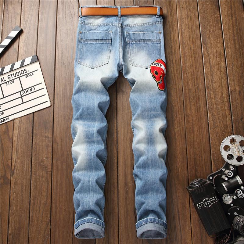 Изображение товара: Джинсы мужские с аппликацией, модные рваные прямые штаны с множеством значков, модные облегающие синие джинсы, осень/зима