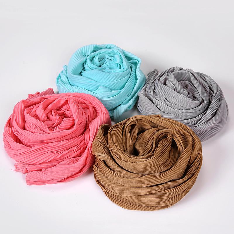 Изображение товара: Мусульманский шарф Джерси-шарф для женщин зимние теплые простые эластичные плиссированные хлопковые шали и обертывания повязка на голову большой размер хиджаб шарфы