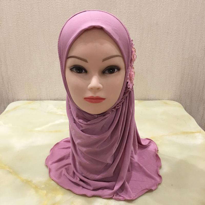 Изображение товара: Мусульманский детский хиджаб для девочки, мусульманский головной платок с цветами, сплошной шарф для детей, для Ближнего Востока, От 2 до 7 лет