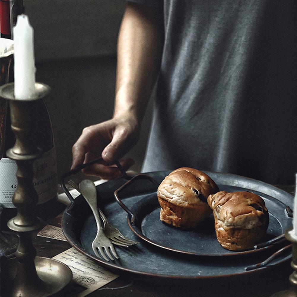 Изображение товара: Металлическая тарелка ручной работы в стиле ретро, круглая винтажная антикварная кованая тарелка для хранения хлеба, сервировочный поднос для домашнего декора, для церкви и свадеб