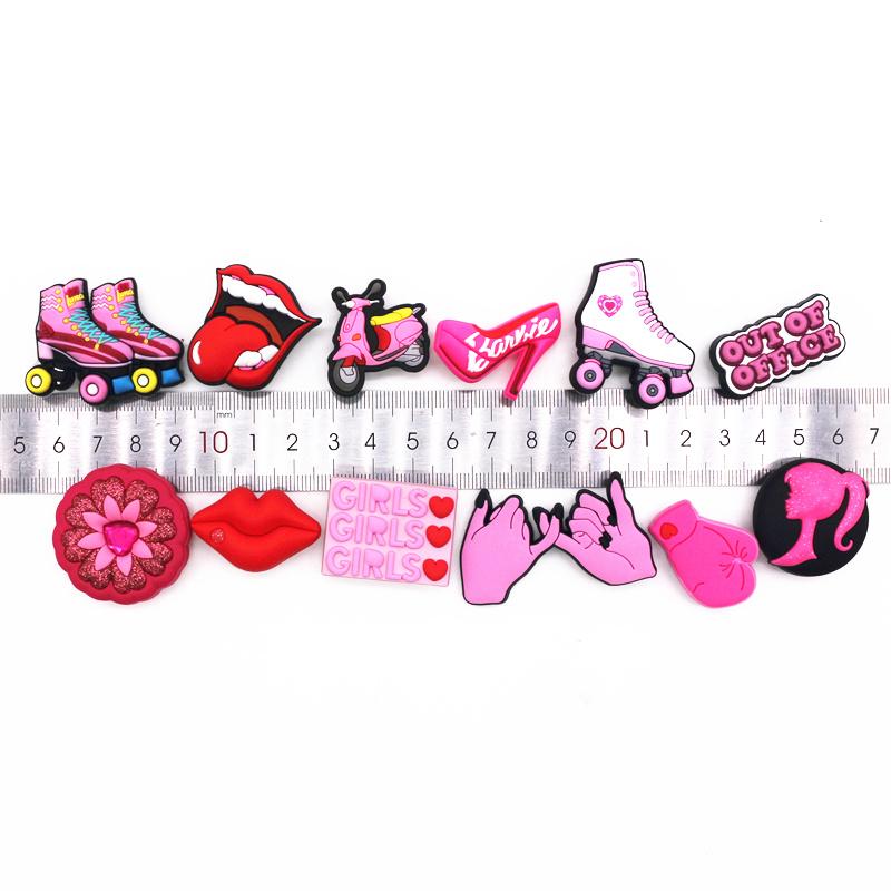 Изображение товара: Оригинальные подвески для обуви, розовые роликовые коньки, боксерские перчатки для девочек, губы, украшение для обуви на высоких каблуках, аксессуары для Croc jibz, вечерние