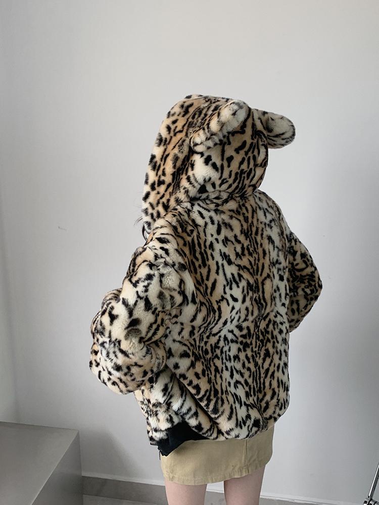 Изображение товара: Новинка 2020, Женское пальто с капюшоном из искусственного меха с леопардовым принтом, Толстая теплая верхняя одежда