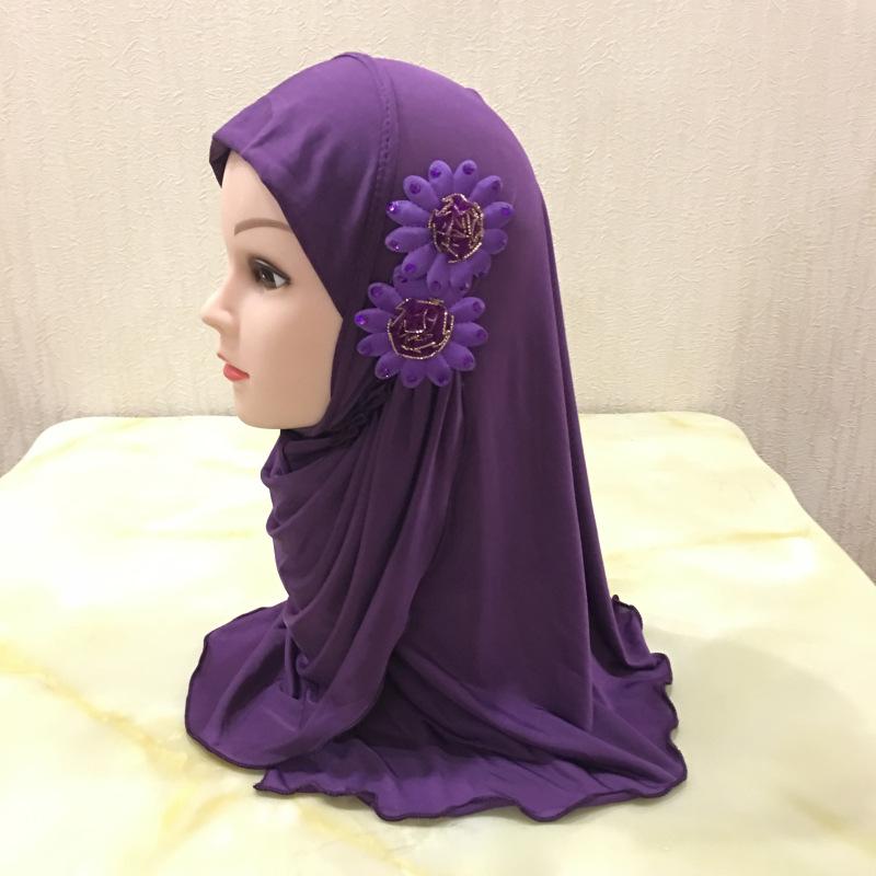 Изображение товара: Мусульманский детский хиджаб для девочки, мусульманский головной платок с цветами, сплошной шарф для детей, для Ближнего Востока, От 2 до 7 лет