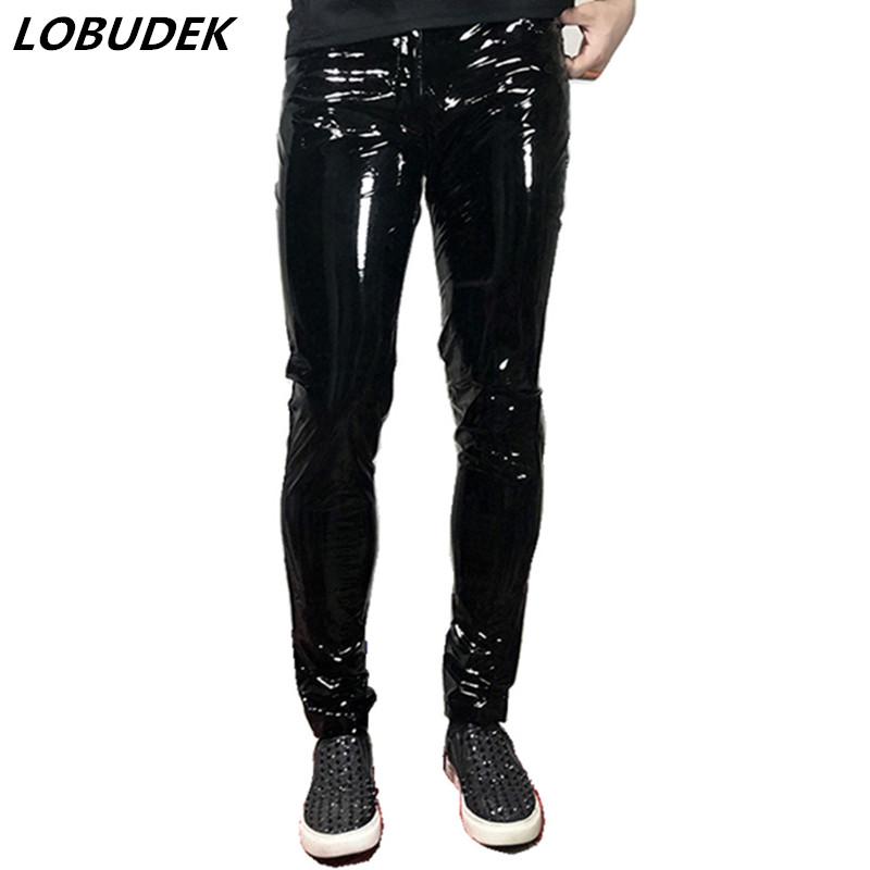 Изображение товара: Мужские черные брюки из искусственной кожи для певицы, весенне-осенние тонкие Стрейчевые облегающие мотоциклетные кожаные брюки, одежда в стиле хип-хоп