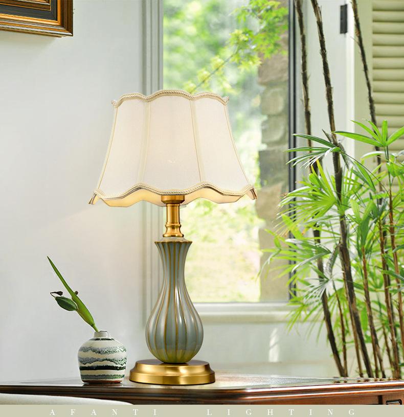 Изображение товара: Американская медная зеленая керамическая настольная лампа прикроватная лампа Европейская лампа для кабинета теплая спальня гостиная льняная лампа абажур лампа для кровати
