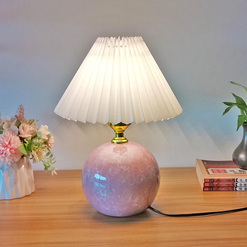 Изображение товара: Керамическая Настольная лампа, прикроватная лампа для спальни, милая Настольная лампа для детской комнаты, Скандинавская пасторальная настольная лампа