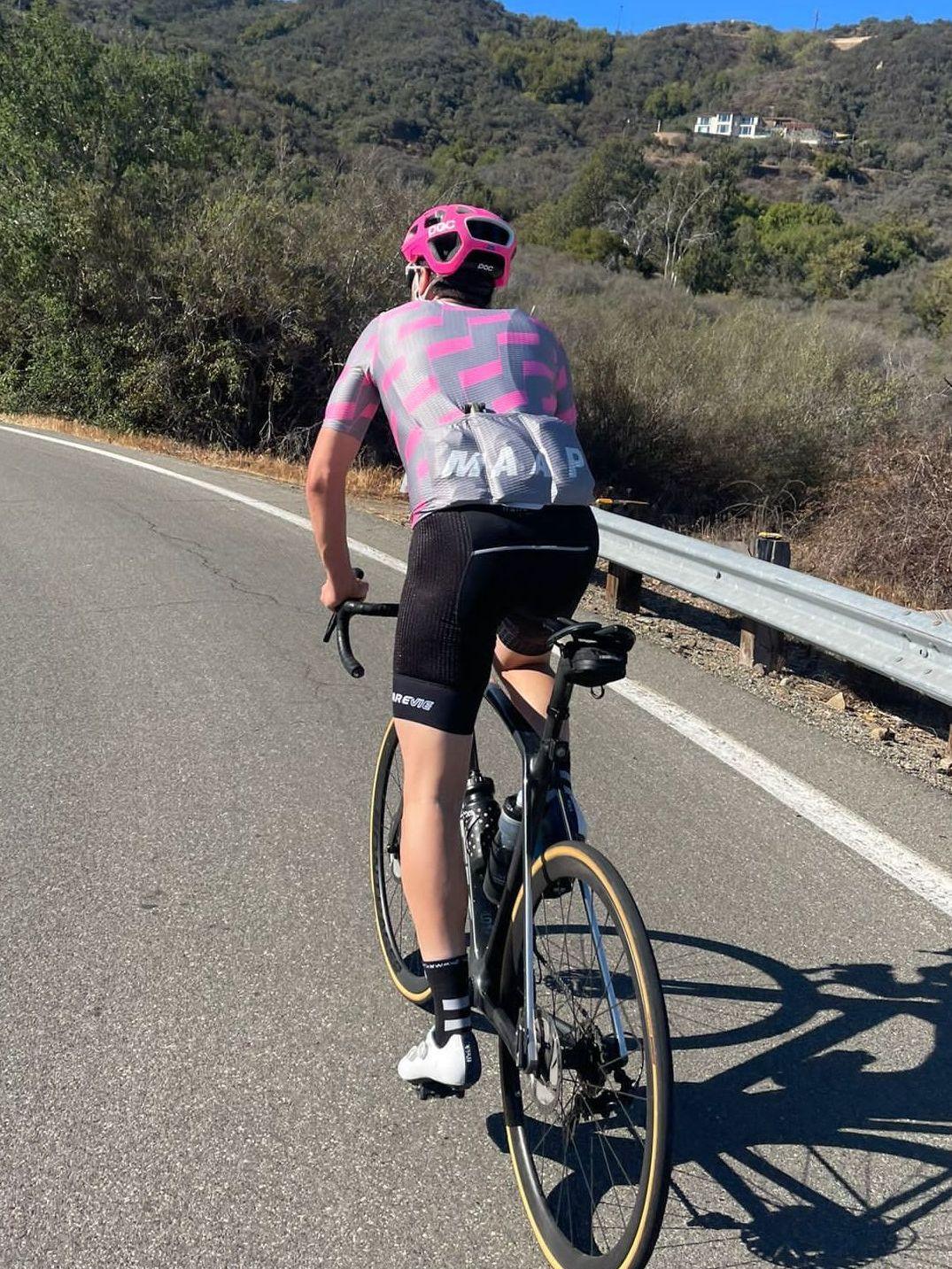 Изображение товара: DAREVIE летние шорты-комбинезон с для велоспорта 120 кг/м³ плотность ударопрочный коврик мужские велосипедные шорты 6 часов лайкра дышащие велосипедные шорты