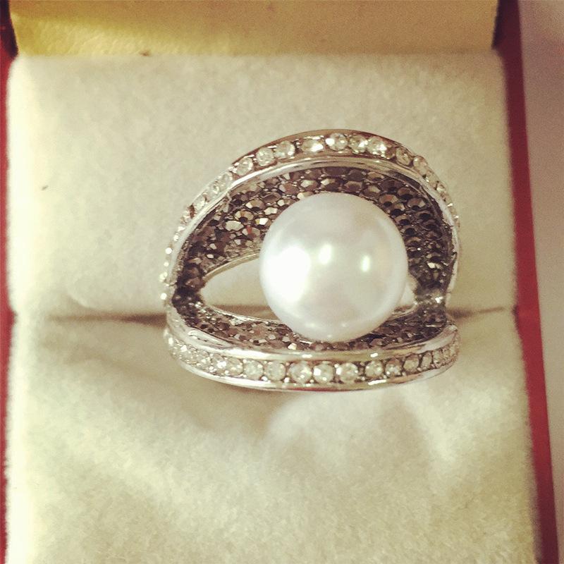 Изображение товара: Milangirl геометрическое кольцо с белым жемчугом для женщин Модный дизайн микро проложить Установка Кристалл коктейльные кольца Винтажные Ювелирные изделия s