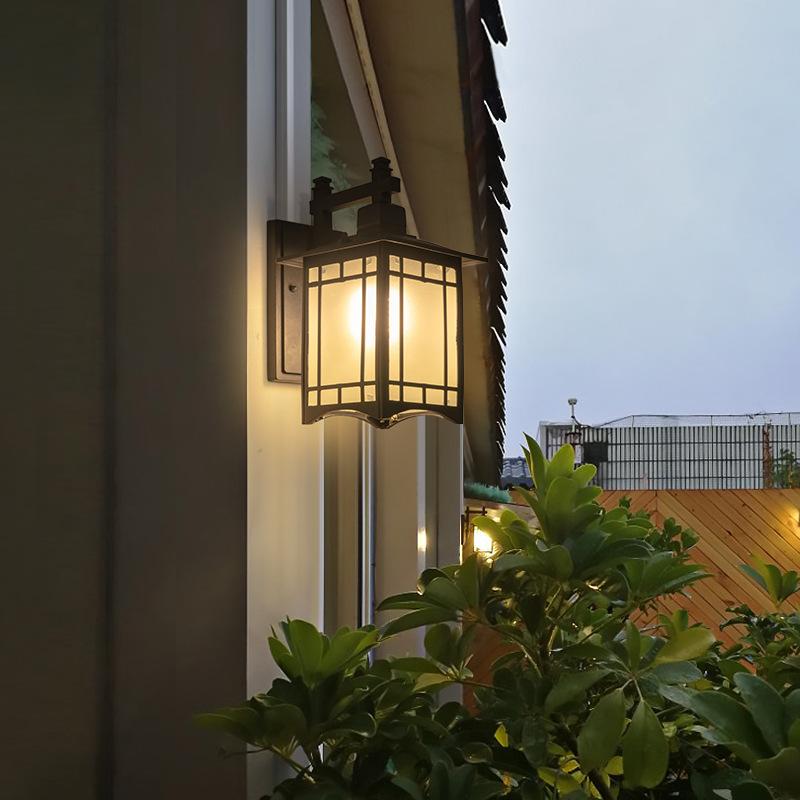 Изображение товара: Уличная настенная лампа, простой креативный светильник для виллы, балкона, коридора, водонепроницаемая внешняя настенная лампа в европейском стиле для двора