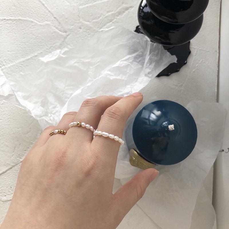 Изображение товара: Модные дизайнерские ювелирные изделия, кольца из нержавеющей стали с золотыми бусинами, кольцо с пресноводным жемчугом, ювелирные изделия для женщин 2020