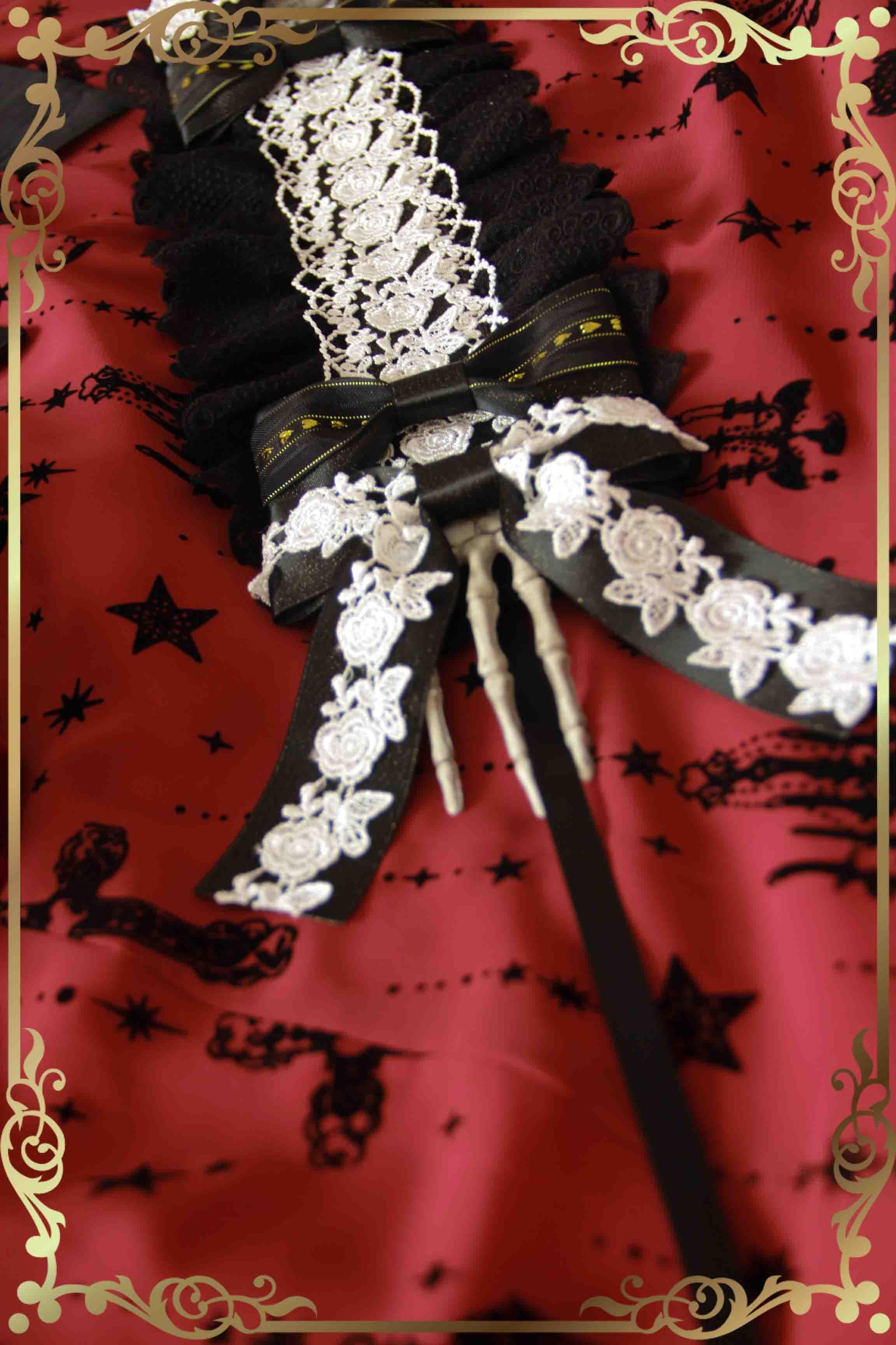 Изображение товара: Женский винтажный готический головной убор для Хэллоуина, для косплея, с глубоким черным черепом, с большим бантом, кружевной, ободок с ведьмой