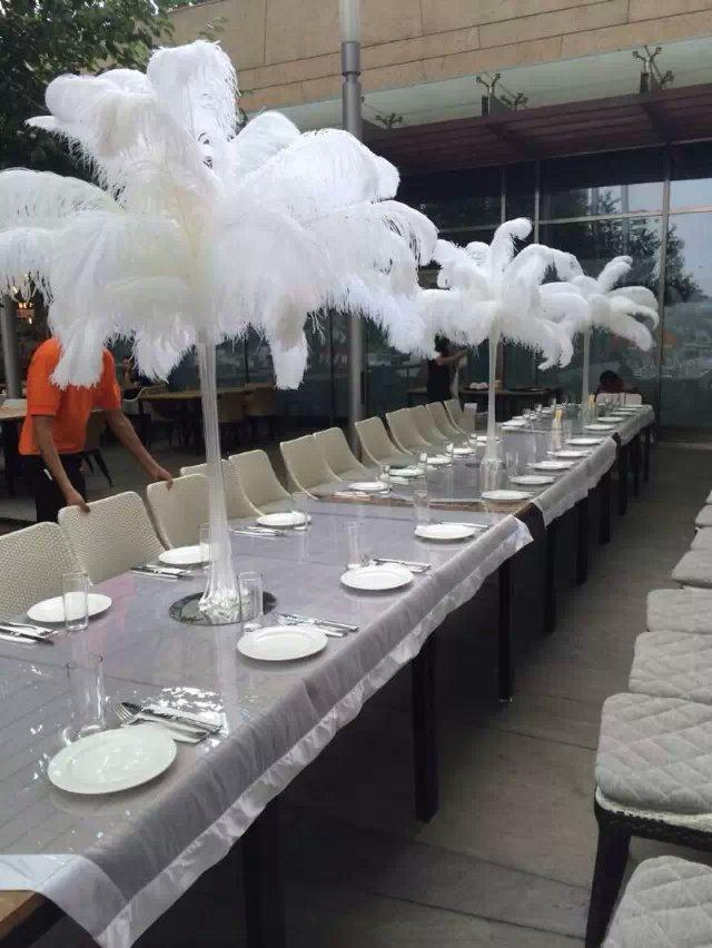 Изображение товара: Wholesale 100pcs/lot Black White Ostrich Feather Plume Craft Supplies Wedding Party Table Centerpieces Decoration Free Shipping