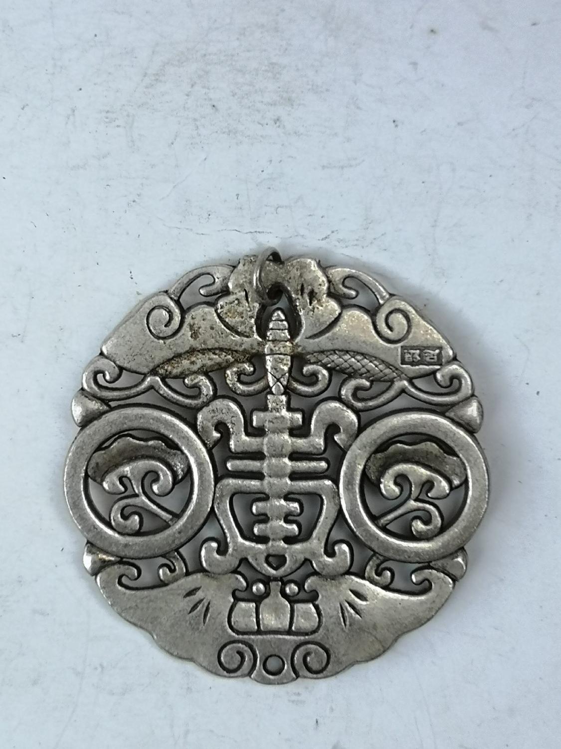 Изображение товара: YIZHU Culture ART Collection Chinese тибетский серебряный резной bat ожерельлье с кулоном дракона, украшение