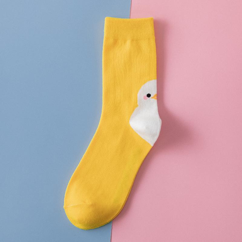 Изображение товара: Модный, с изображение мулт героев, женский носки с изображениями животных маленький желтый цыпленок японские в форме трубы носки в Корейском стиле с милым желтым утенком; Студенческие хлопковые носки; Носки; Попсокет