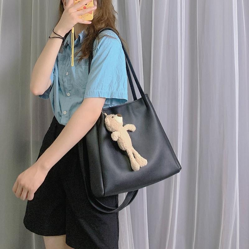 Изображение товара: 2022 вместительные сумки-тоуты, брендовая дизайнерская женская кожаная сумка, дизайнерская сумка через плечо, Женская Повседневная дизайнерская сумка