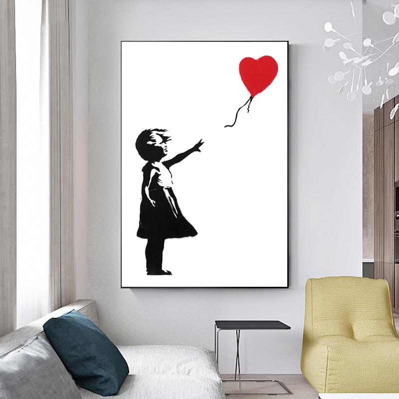 Изображение товара: Граффити Девушка с красным воздушным шаром картина Печать на холсте плакаты черно-белые настенные картины для гостиной домашний декор