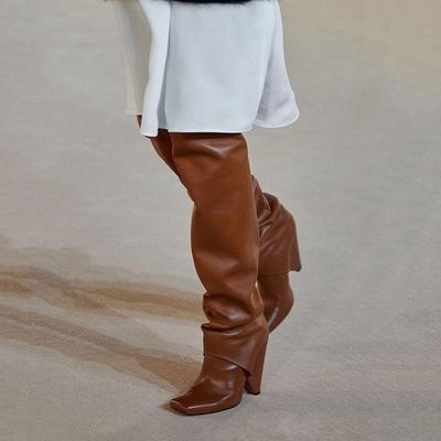 Изображение товара: Зимние привлекательные Сапоги выше колена из лакированной кожи, сапоги на тонком высоком каблуке с шипами, женская обувь на платформе, женские сапоги 2021