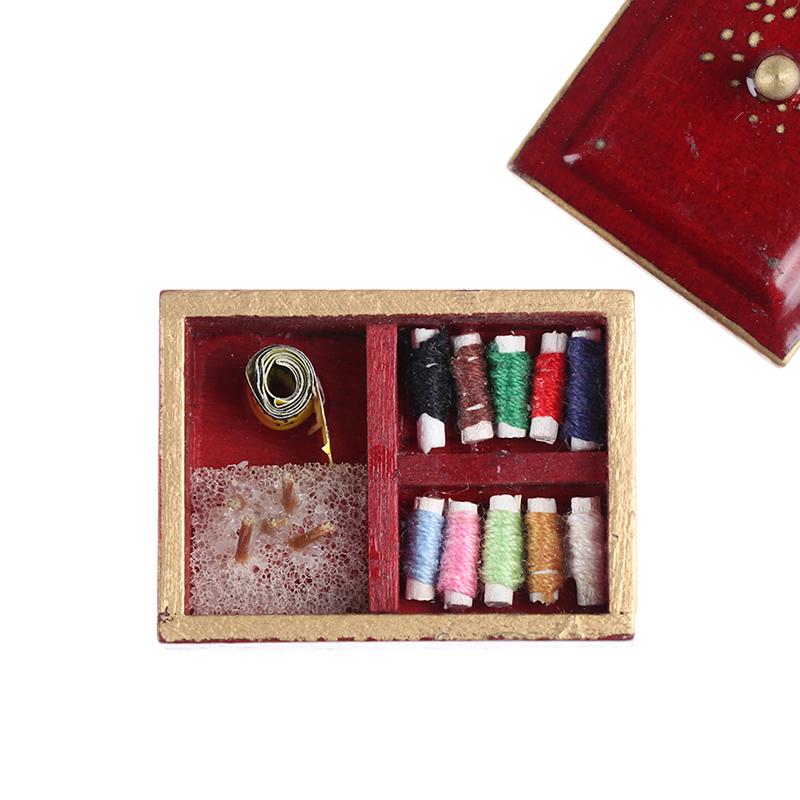 Изображение товара: Винтаж Дерево 1/12 масштаб миниатюрный кукольный домик Шитье коробка Кукольный дом Декор Аксессуары игрушка подарок