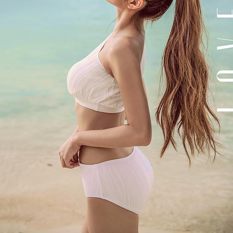 Изображение товара: Женский купальник-бикини, корейский белый купальный костюм на одно плечо, купальники из двух предметов, пляжная одежда, Мягкий купальный костюм, 2020