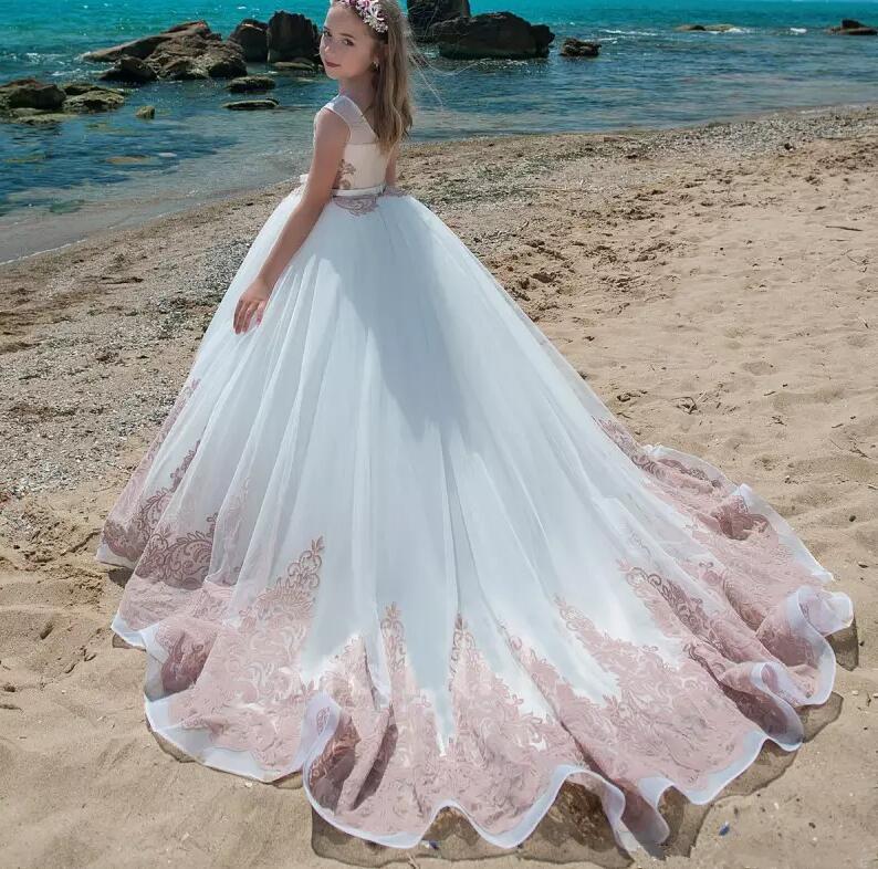 Изображение товара: Кружевное белое платье-трапеция без рукавов, с цветочным принтом