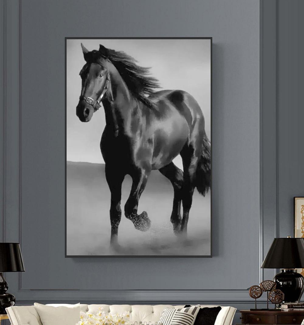 Изображение товара: Современная Картина на холсте в скандинавском стиле с изображением темной лошади, животных, постеры и фрески для гостиной, домашнее украшение, Картина на холсте
