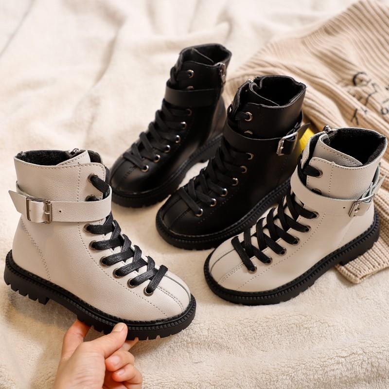 Изображение товара: Ботинки для мальчиков с перекрестной шнуровкой, модные мотоциклетные ботинки для девочек, детские резиновые ботинки, водонепроницаемая детская хлопковая кожаная обувь, 2 цвета