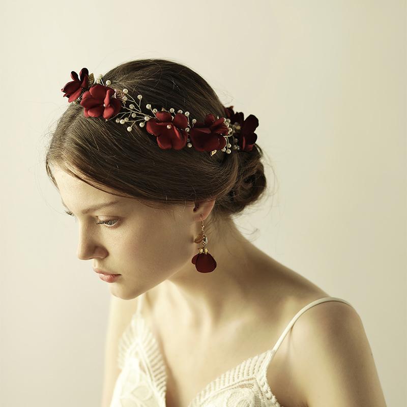 Изображение товара: Женский обруч для волос O859, обруч ручной работы, с жемчугом, с тканевыми розочками и листьями из сплава, свадебные аксессуары для волос