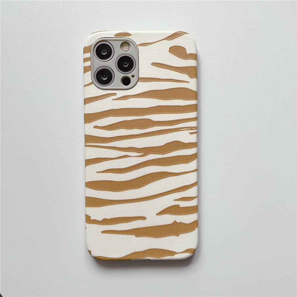 Изображение товара: Модный милый коричневый черный чехол для телефона с принтом зебры для iPhone 13 12 11 Pro XS Max XR X 8 7 Plus, мягкий женский чехол из искусственной кожи