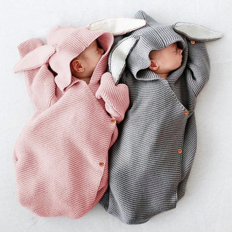 Изображение товара: Вязаные спальные мешки для новорожденных с кроликом, зимнее теплое одеяло, вязаное Пеленальное Одеяло, спальный мешок для малышей с шапкой