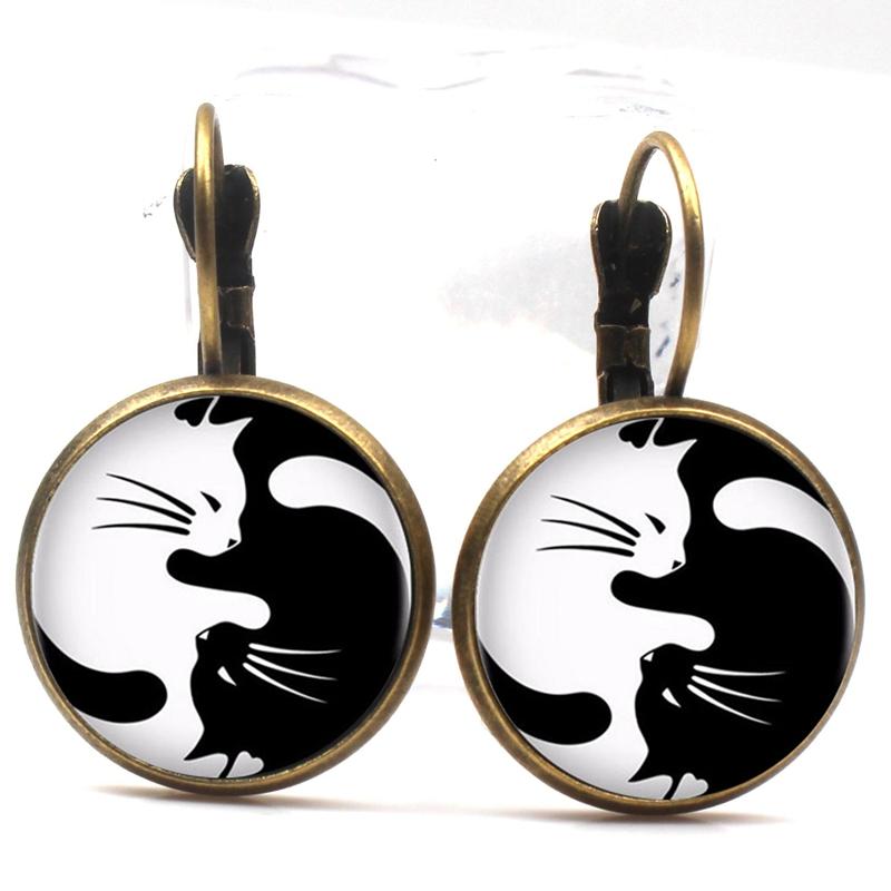 Изображение товара: Женские серьги с двумя кошками, черные и белые серьги из стекла в стиле ретро, ювелирные изделия из бронзы и черного цвета, 2019