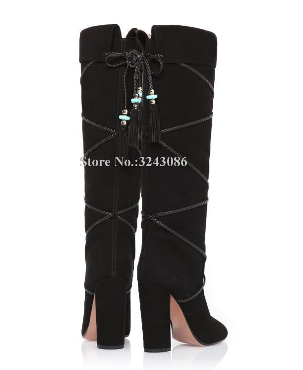 Изображение товара: Женские высокие сапоги коричневого цвета на массивном каблуке, Украшенные бусинами и кисточками; Новые модные дизайнерские черные сапоги до колена с перекрестными ремешками; Женские сапоги больших размеров