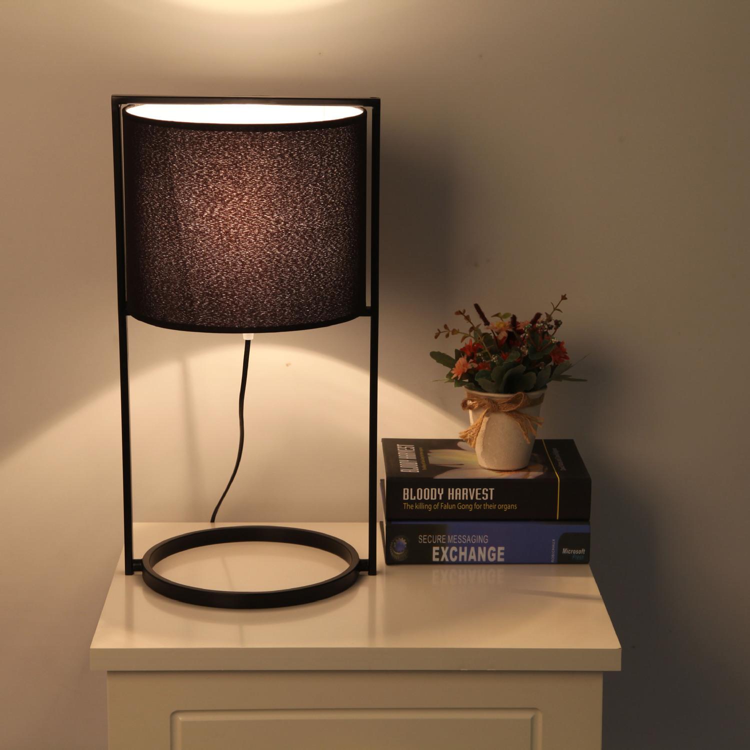Изображение товара: Уникальная настольная лампа для спальни Северной Европы, прикроватная лампа для кабинета, Современная декоративная приглушающаяся настольная лампа для спальни в гостинице