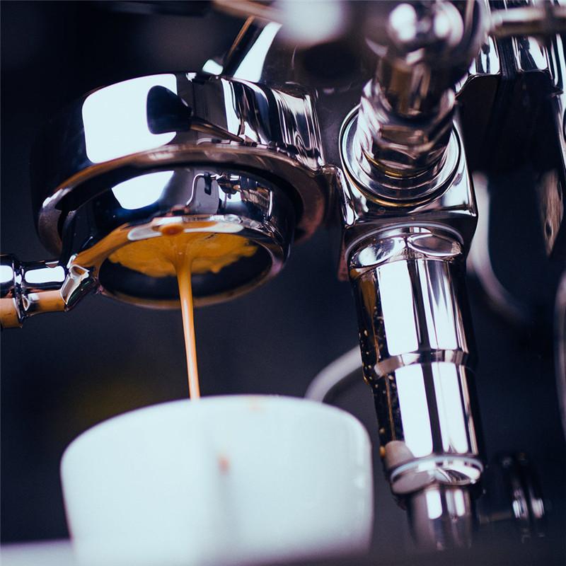 Изображение товара: 51 мм бездонный портафильтр для профессиональной Эспрессо машина с деревянной ручкой кофе машина бездонная ручка из нержавеющей стали