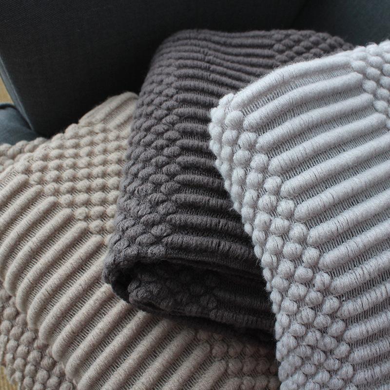 Изображение товара: Европейский клетчатый вязаный чехол для кондиционера, одеяло для сна, удобное теплое одеяло в скандинавском стиле с кисточками, однотонное Зеленое одеяло для кровати, дивана, черного и серого цвета