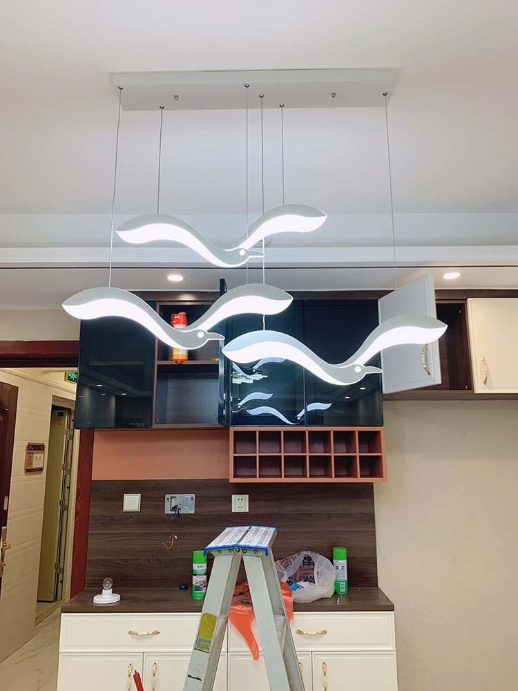 Изображение товара: Современная креативная светодиодная люстра, можно использовать в ресторане, баре, передней кухонной люстре, индивидуальная светодиодная люстра в виде Чайки