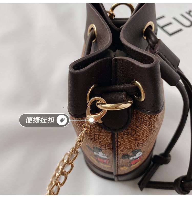 Изображение товара: Брендовая маленькая сумка-мессенджер Disney на цепочке, модные мини-кошельки с клапаном для девушек, клатч с Микки Маусом, Корейская сменная Сумочка для денег