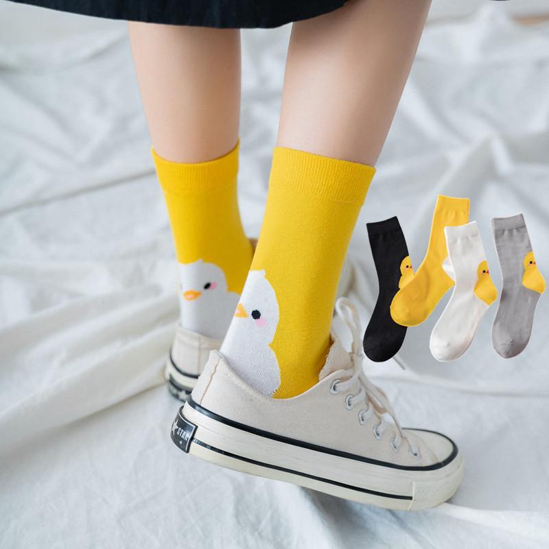 Изображение товара: Модный, с изображение мулт героев, женский носки с изображениями животных маленький желтый цыпленок японские в форме трубы носки в Корейском стиле с милым желтым утенком; Студенческие хлопковые носки; Носки; Попсокет