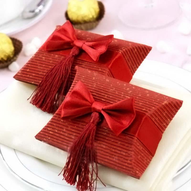 Изображение товара: Бежевые и красные бумажные коробки для подарков, свадебные сувениры и подарочный пакет с кисточками, Свадебная коробка для конфет, Подарочная коробка с бантом и кисточкой
