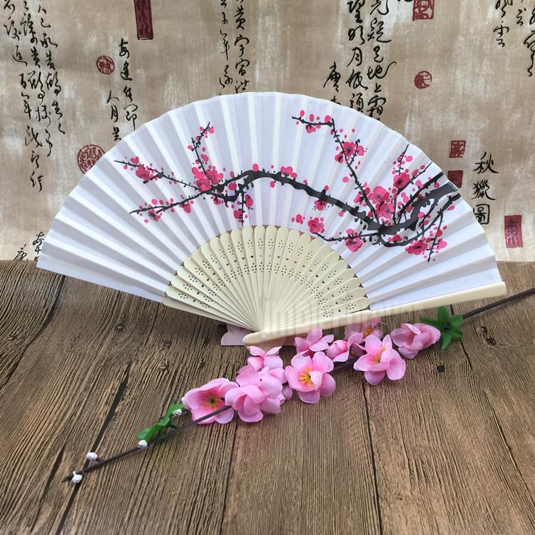 Изображение товара: 100 шт./лот Свадебная дата и названия цветок сливы китайские шелковые бамбуковые веера ручной работы