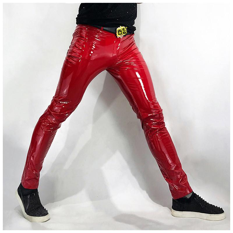 Изображение товара: Брюки мужские кожаные облегающие, Стрейчевые брюки в стиле хип-хоп, для танцев, рок-певец, мотоциклов, одежда для ночного клуба, черные красные
