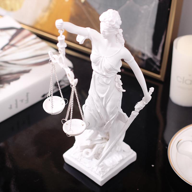 Изображение товара: Статуя богини греческого справедливости/статуя ангелов из смолы, украшения для людей, винтажные аксессуары для украшения дома, офисные ремесла