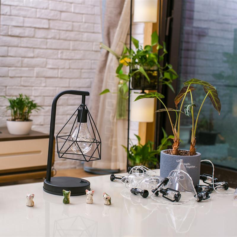 Изображение товара: Современная черная светодиодная железная настольная лампа, Простой декоративный маленький ночник, настольная лампа для спальни, домашнего кабинета, прикроватная лампа