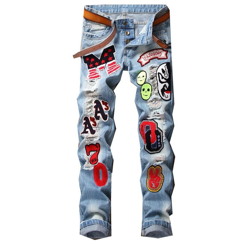 Изображение товара: Джинсы мужские с аппликацией, модные рваные прямые штаны с множеством значков, модные облегающие синие джинсы, осень/зима