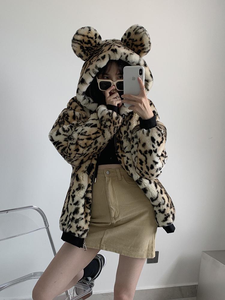 Изображение товара: Новинка 2020, Женское пальто с капюшоном из искусственного меха с леопардовым принтом, Толстая теплая верхняя одежда