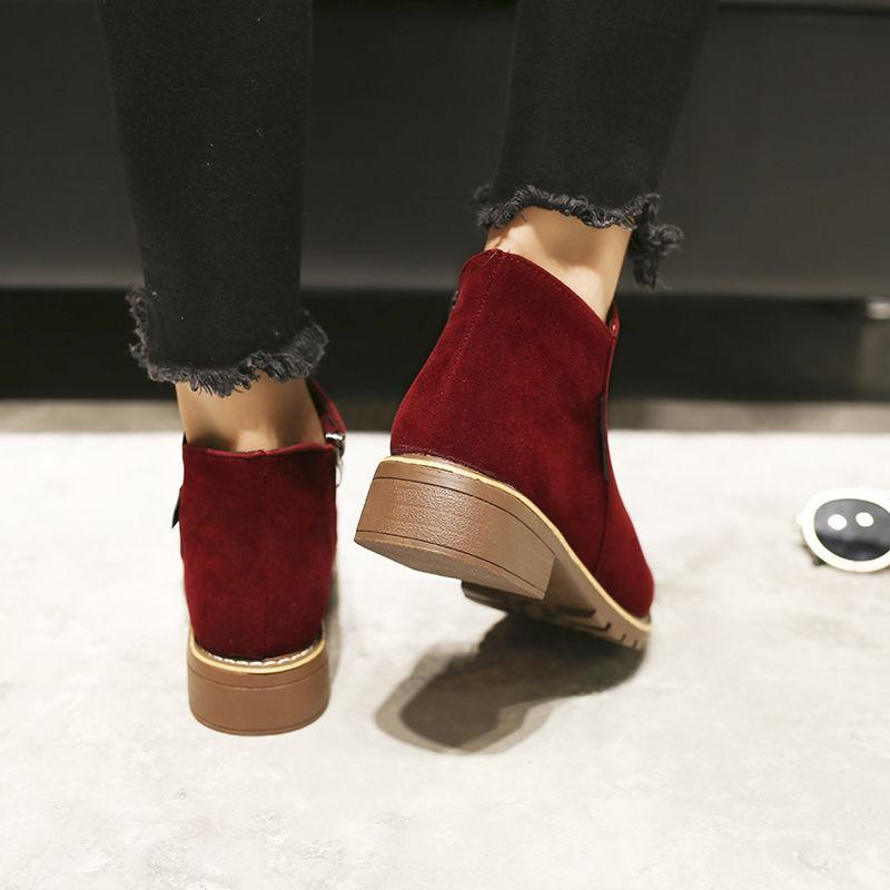 Изображение товара: Новинка Зима 2020, женские ботинки больших размеров 35-42, модные универсальные матовые полусапожки на платформе и низком квадратном каблуке в стиле ретро