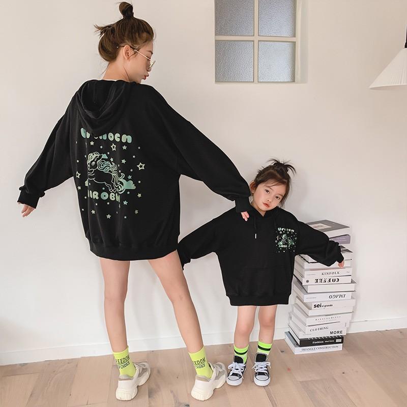 Изображение товара: Одежда для родителей и детей модный свитер для мамы и дочки Новинка Осень 2022 корейский стиль рубашка с длинными рукавами для девочек среднего и среднего возраста
