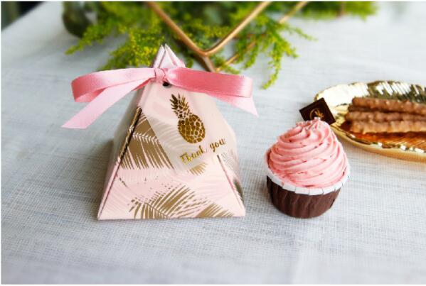 Изображение товара: Новинка, треугольная коробка для конфет с пирамидой и листьями, свадебные сувениры и подарочные коробки, коробки для шоколада bombaniera подарочные коробки, вечерние принадлежности