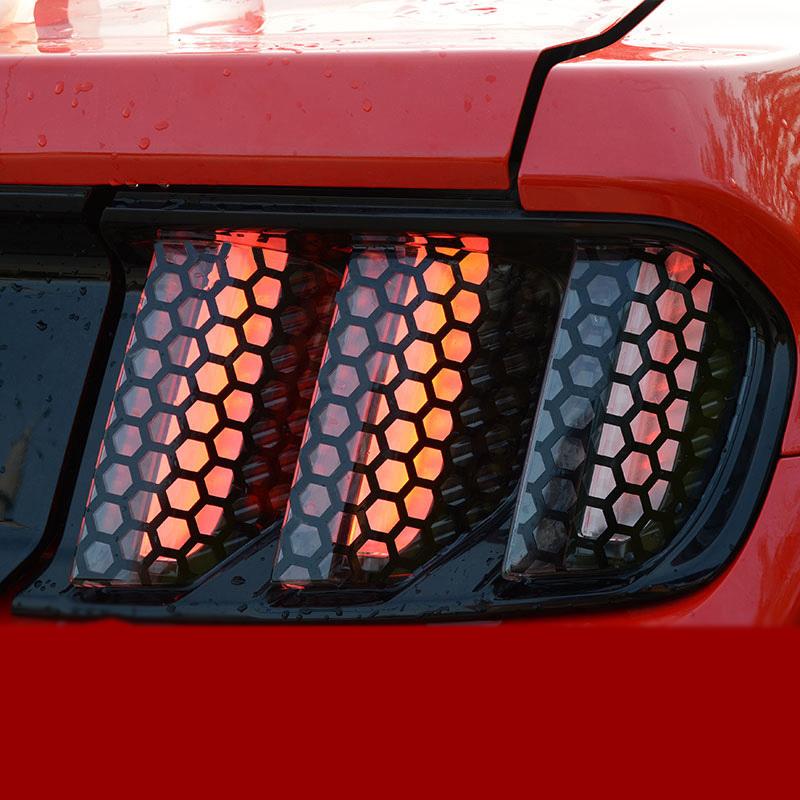 Изображение товара: QHCP 6 шт./компл. наклейка на задний фсветильник в виде сот стильная пленка отделка задний фонарь декоративные крышки молдинг для Ford Mustang 2015-2020